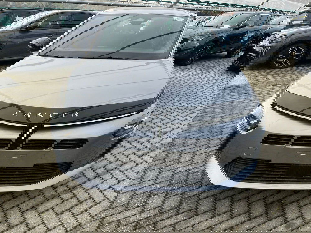 Lancia Ypsilon nuova a Milano (2)