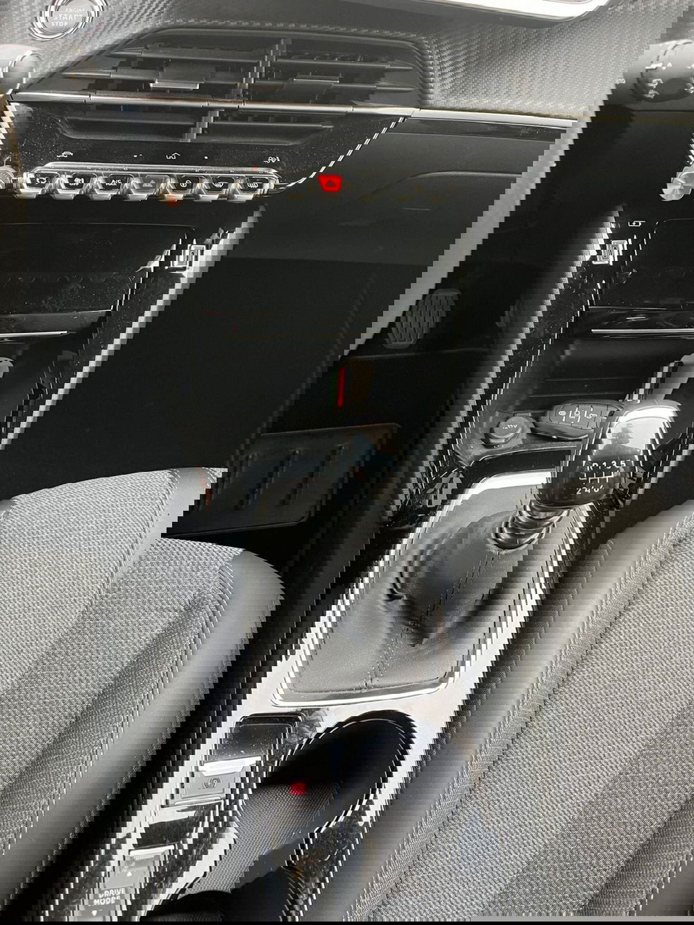 Peugeot 2008 usata a Milano (19)