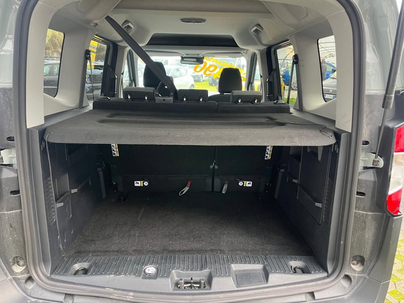 Ford Tourneo Courier usata a Milano (13)