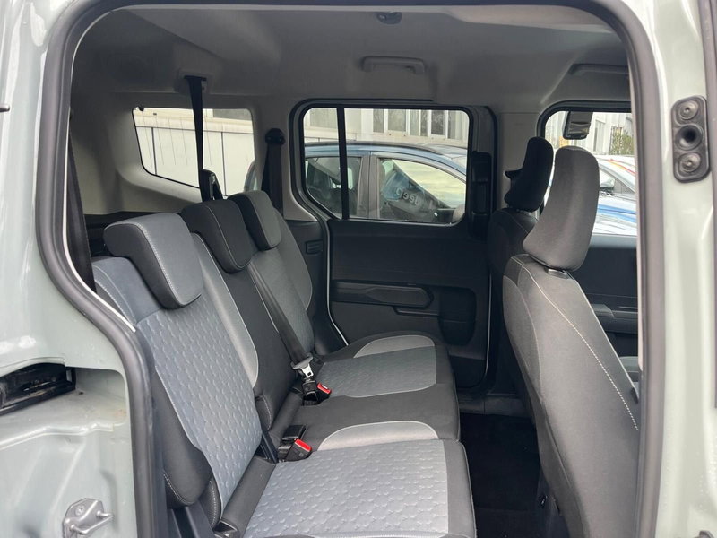 Ford Tourneo Courier usata a Milano (16)