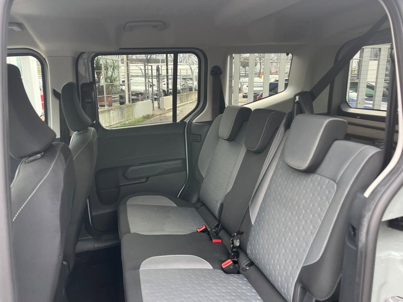Ford Tourneo Courier usata a Milano (17)