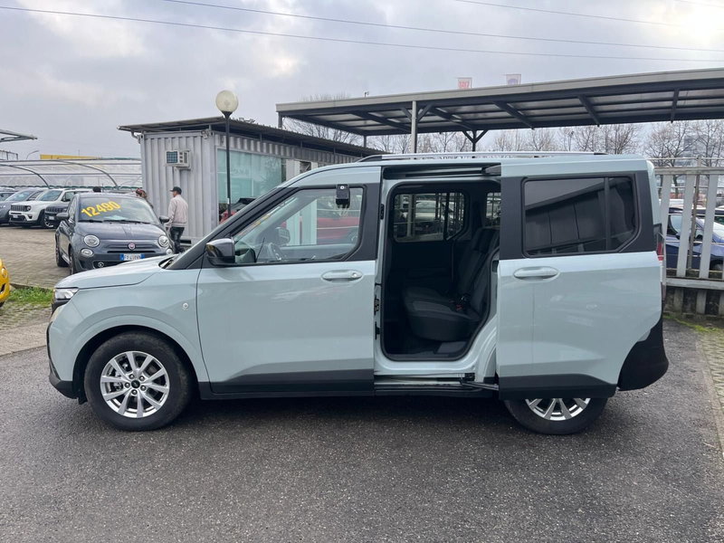 Ford Tourneo Courier usata a Milano (7)