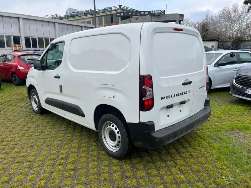 Peugeot Partner Furgone nuova a Milano (10)