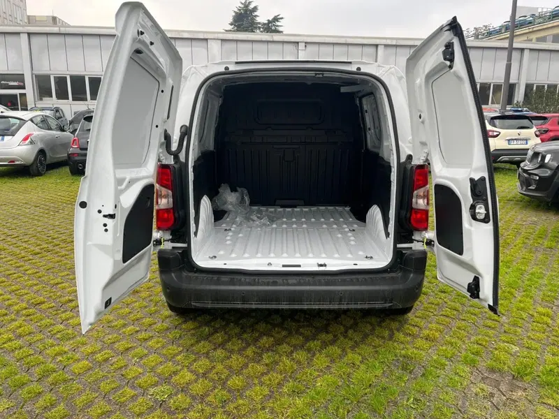 Peugeot Partner Furgone nuova a Milano (12)
