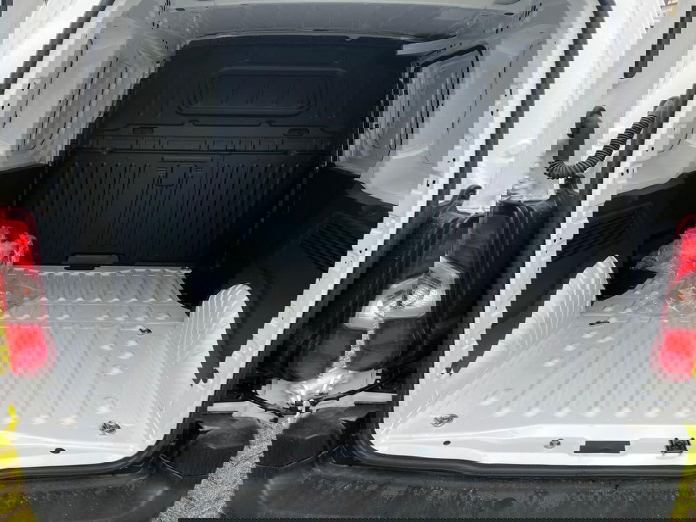 Peugeot Partner Furgone nuova a Milano (13)