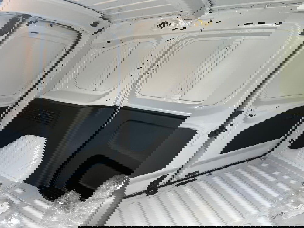 Peugeot Partner Furgone nuova a Milano (14)