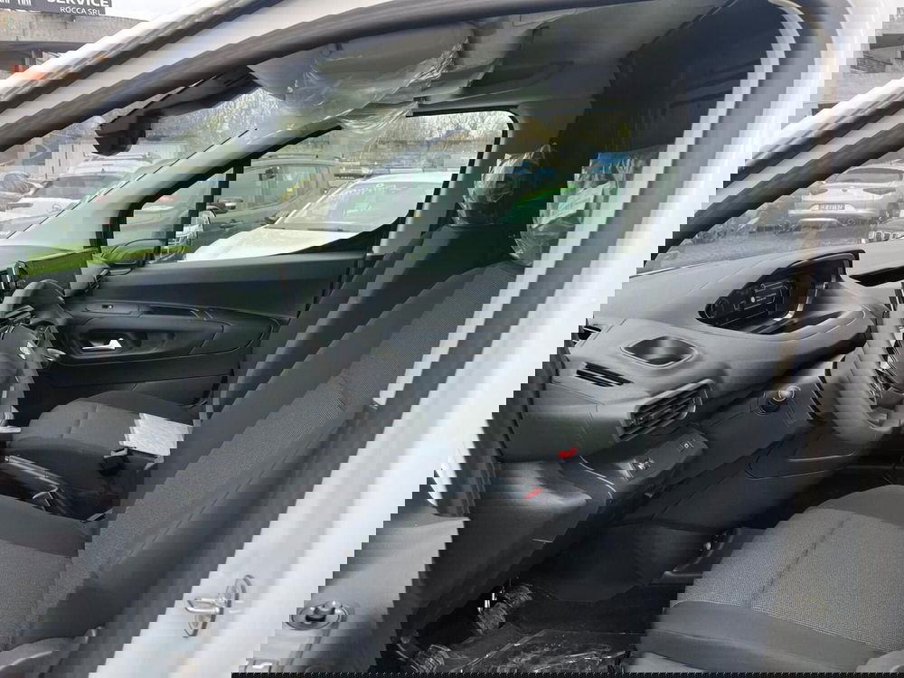 Peugeot Partner Furgone nuova a Milano (17)