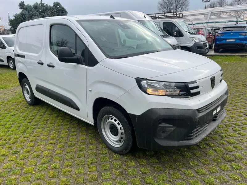 Peugeot Partner Furgone nuova a Milano (3)