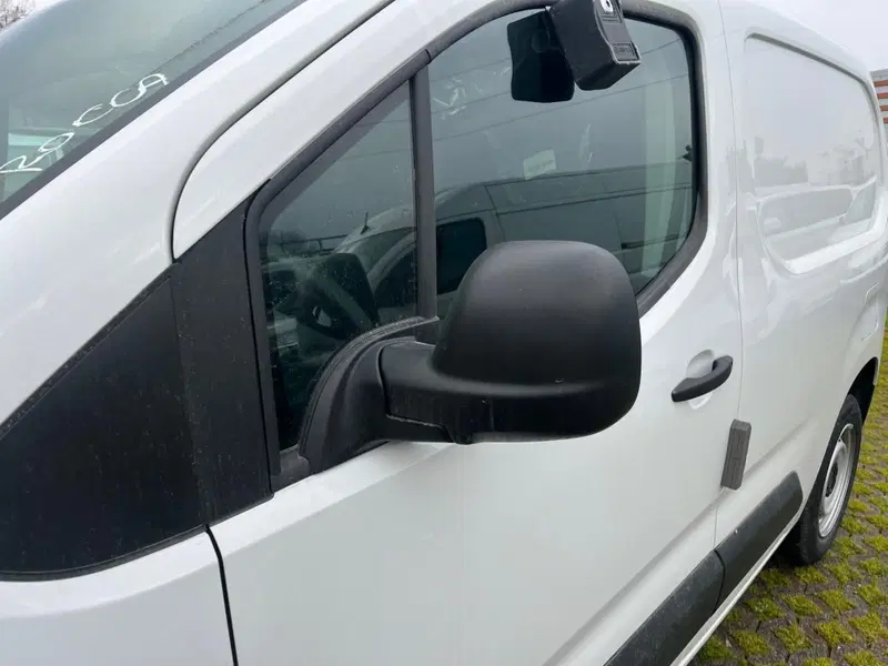 Peugeot Partner Furgone nuova a Milano (4)