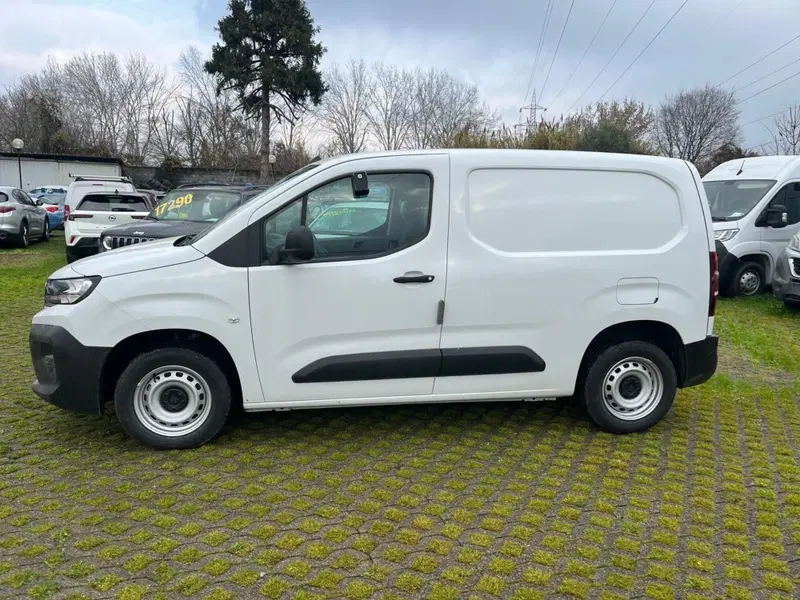 Peugeot Partner Furgone nuova a Milano (5)