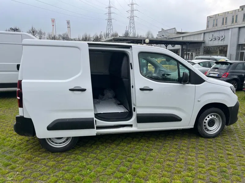 Peugeot Partner Furgone nuova a Milano (6)