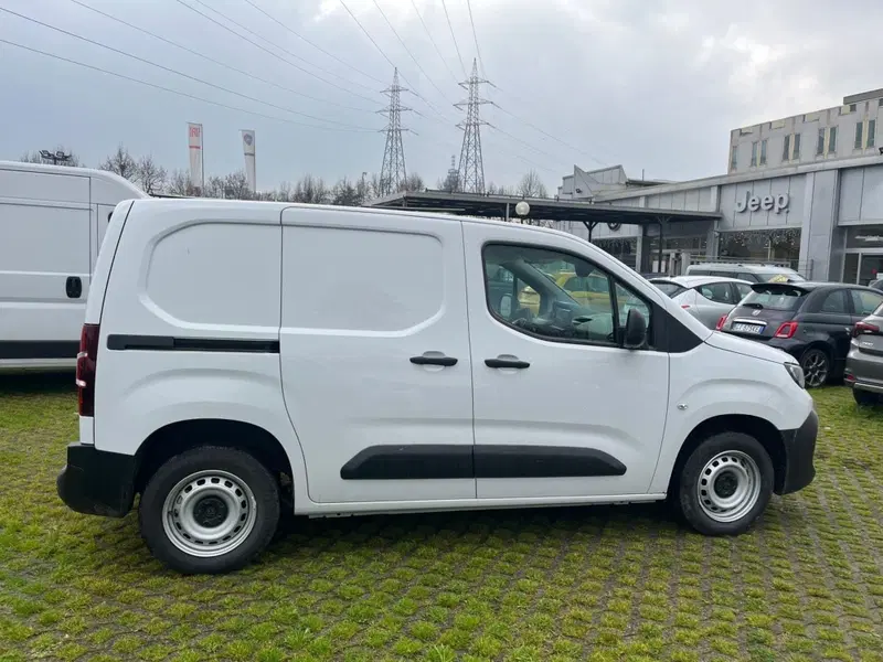 Peugeot Partner Furgone nuova a Milano (7)