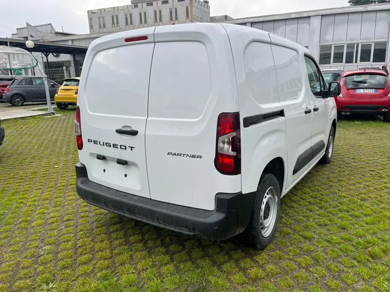 Peugeot Partner Furgone nuova a Milano (8)