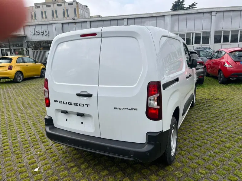 Peugeot Partner Furgone nuova a Milano (10)