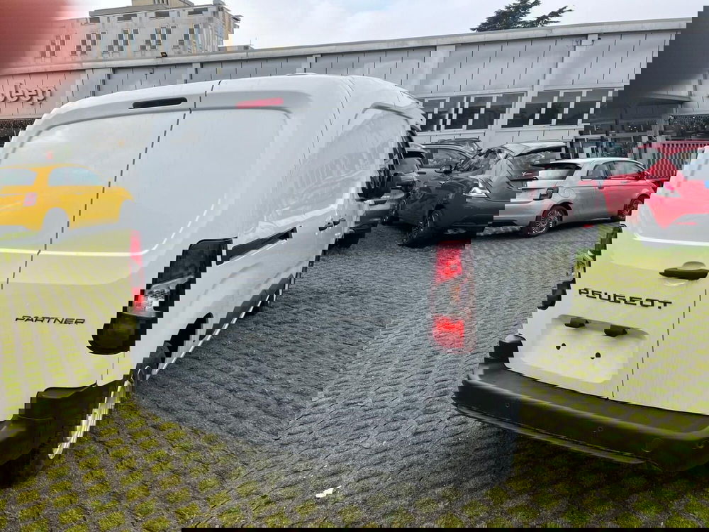 Peugeot Partner Furgone nuova a Milano (10)