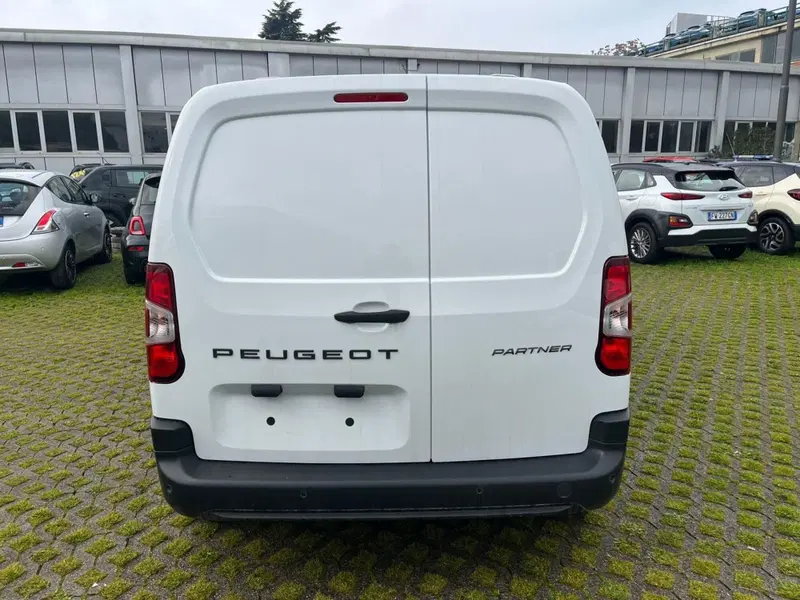 Peugeot Partner Furgone nuova a Milano (11)
