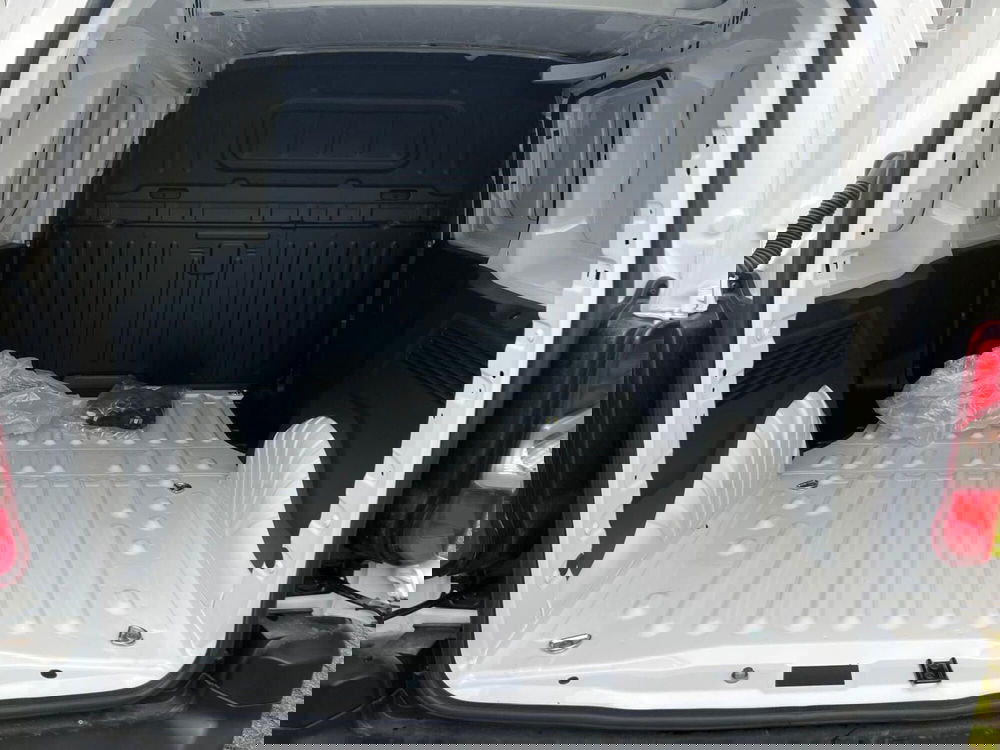 Peugeot Partner Furgone nuova a Milano (13)