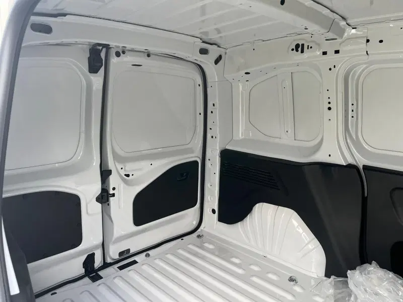 Peugeot Partner Furgone nuova a Milano (14)