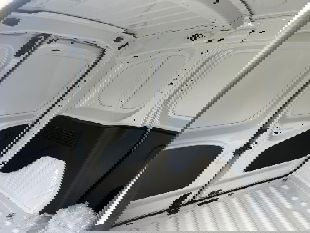 Peugeot Partner Furgone nuova a Milano (14)