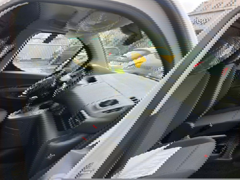 Peugeot Partner Furgone nuova a Milano (18)