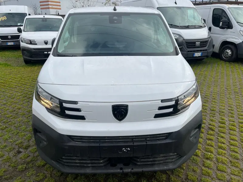 Peugeot Partner Furgone nuova a Milano (2)