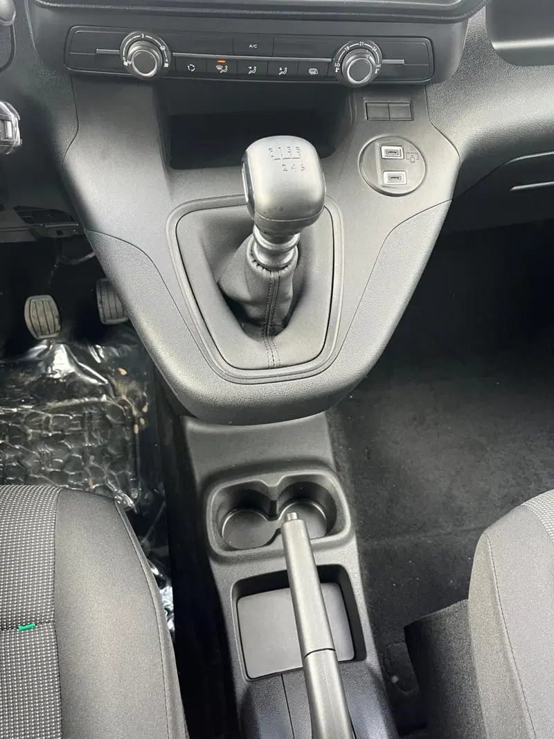 Peugeot Partner Furgone nuova a Milano (20)