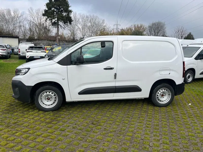 Peugeot Partner Furgone nuova a Milano (5)