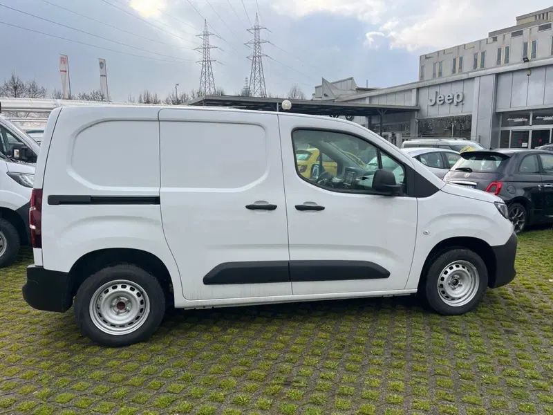 Peugeot Partner Furgone nuova a Milano (7)