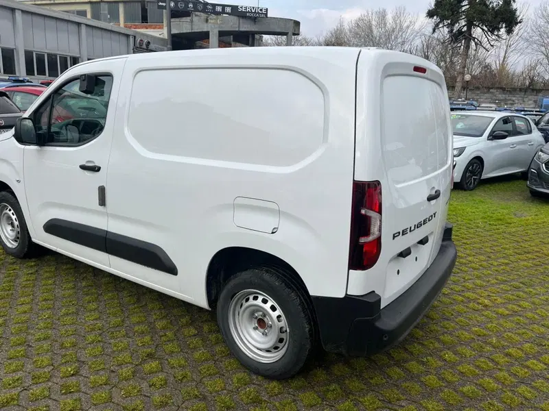 Peugeot Partner Furgone nuova a Milano (9)