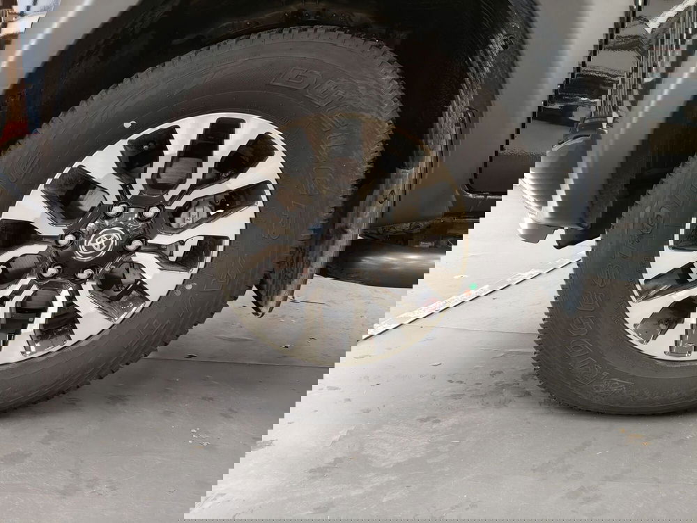 Toyota Hilux usata a Roma (18)