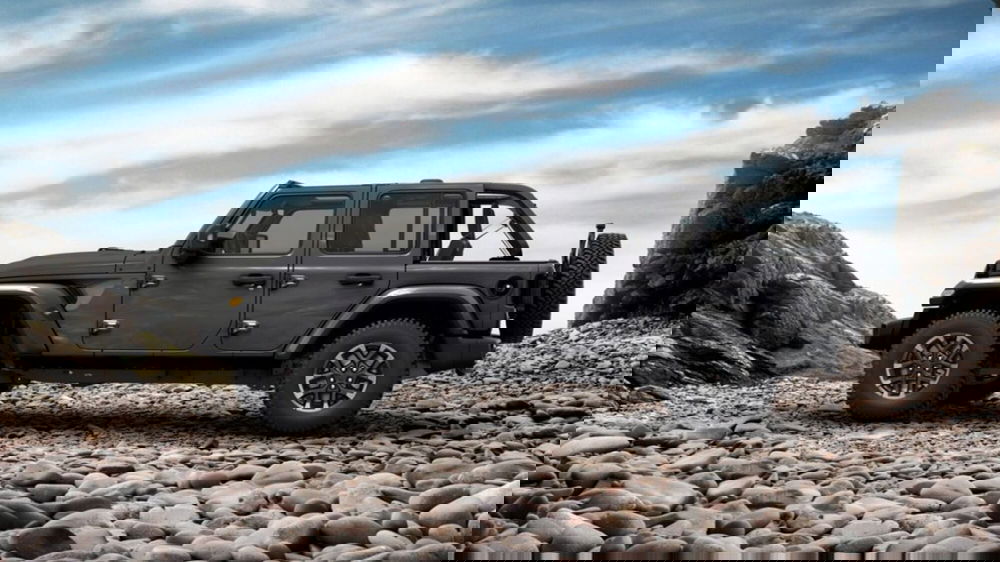 Jeep Wrangler Unlimited nuova a Siena (3)