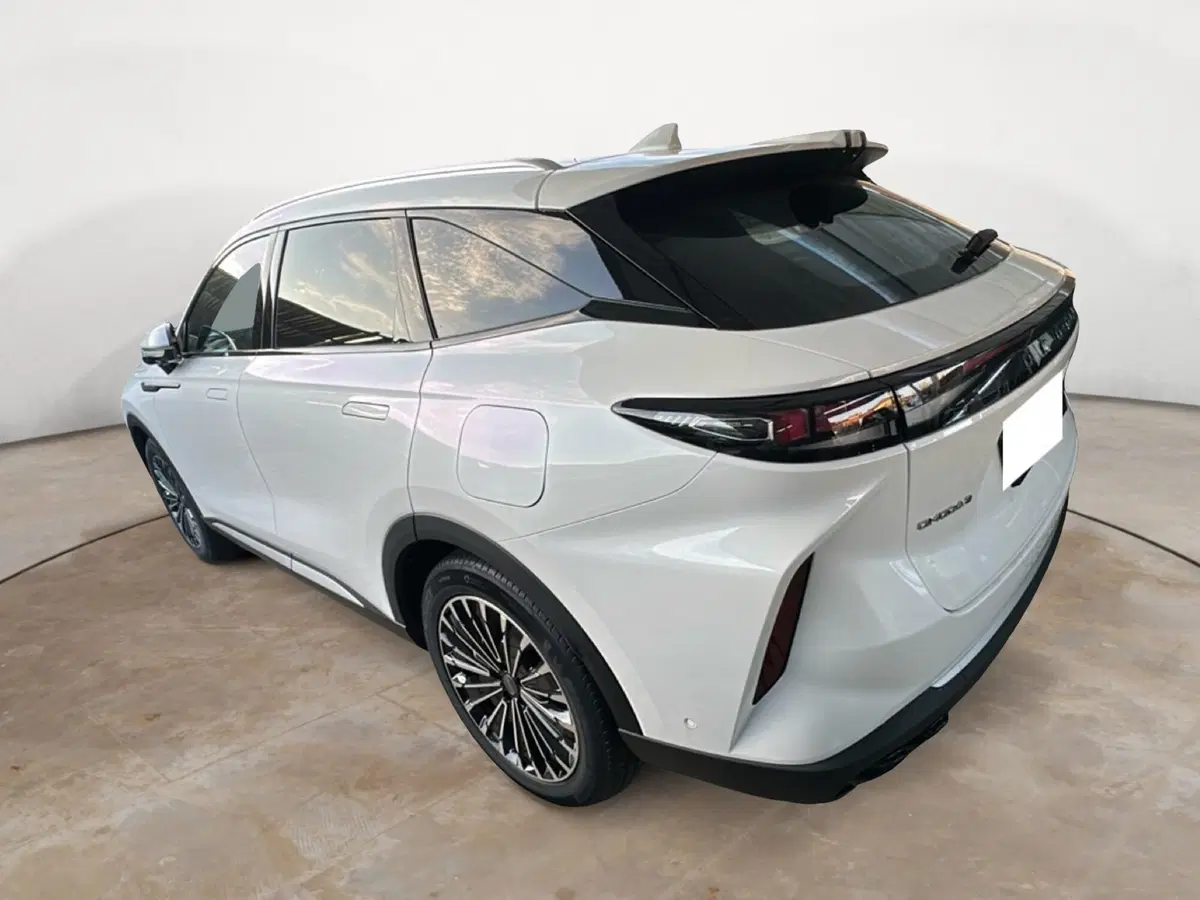 Omoda Omoda 9 SHS-P nuova a Vercelli (4)
