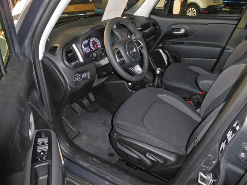 Jeep Renegade nuova a Rimini (4)