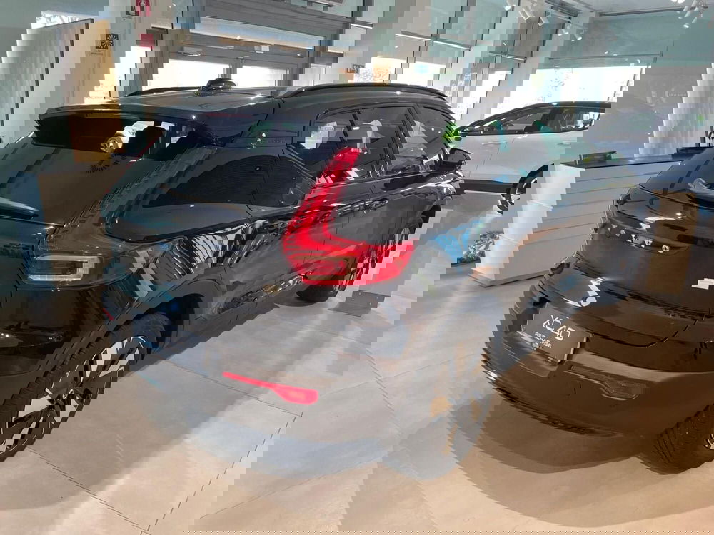 Volvo XC40 nuova a Prato (10)