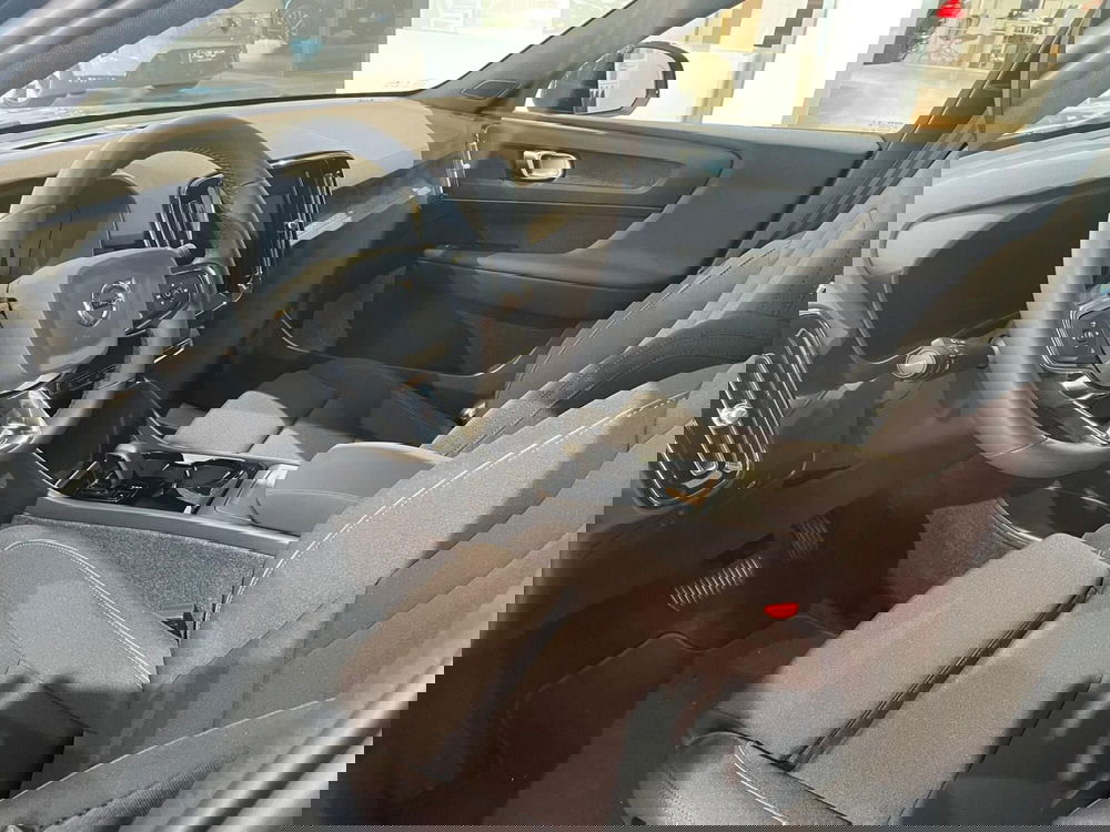 Volvo XC40 nuova a Prato (12)