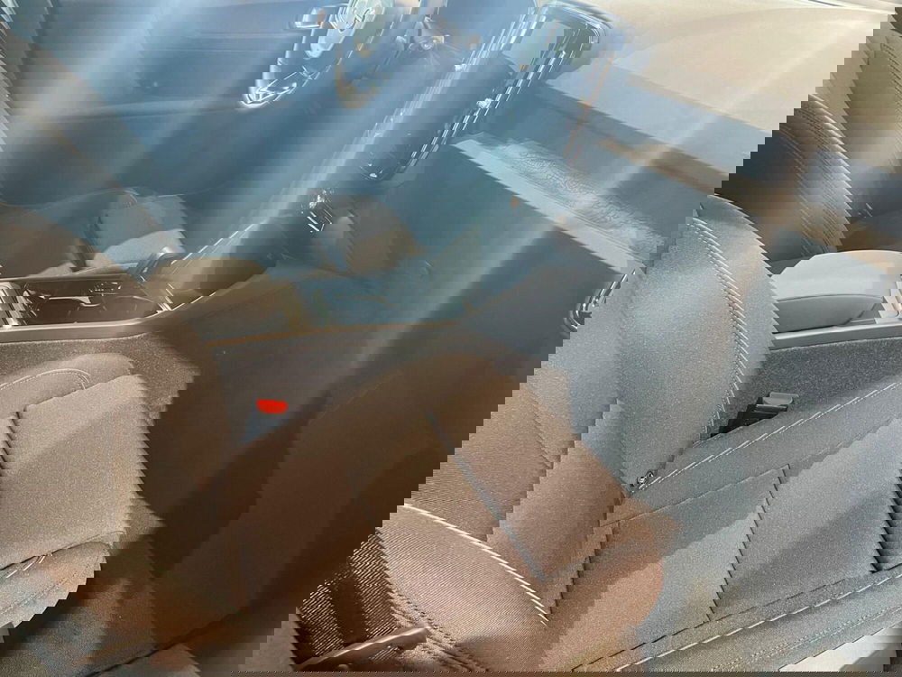 Volvo XC40 nuova a Prato (16)