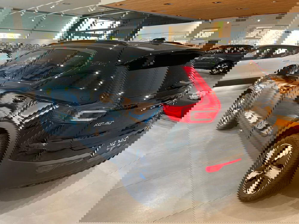 Volvo XC40 nuova a Prato (4)