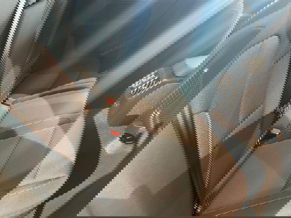 Volvo XC40 nuova a Prato (7)