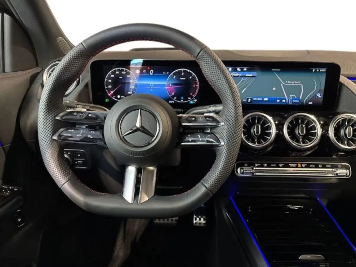 Mercedes-Benz GLA SUV nuova a Bologna (14)