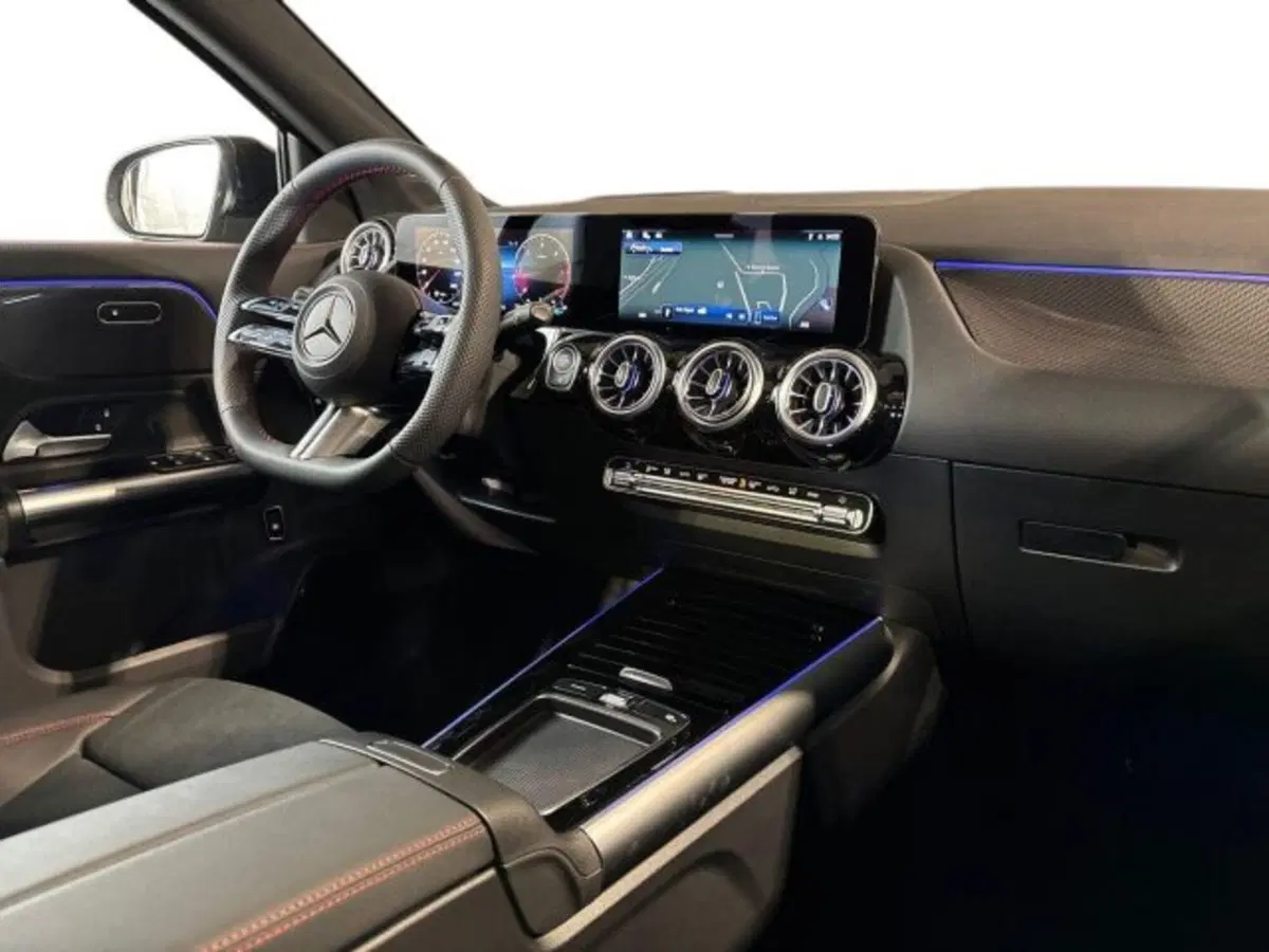 Mercedes-Benz GLA SUV nuova a Bologna (15)