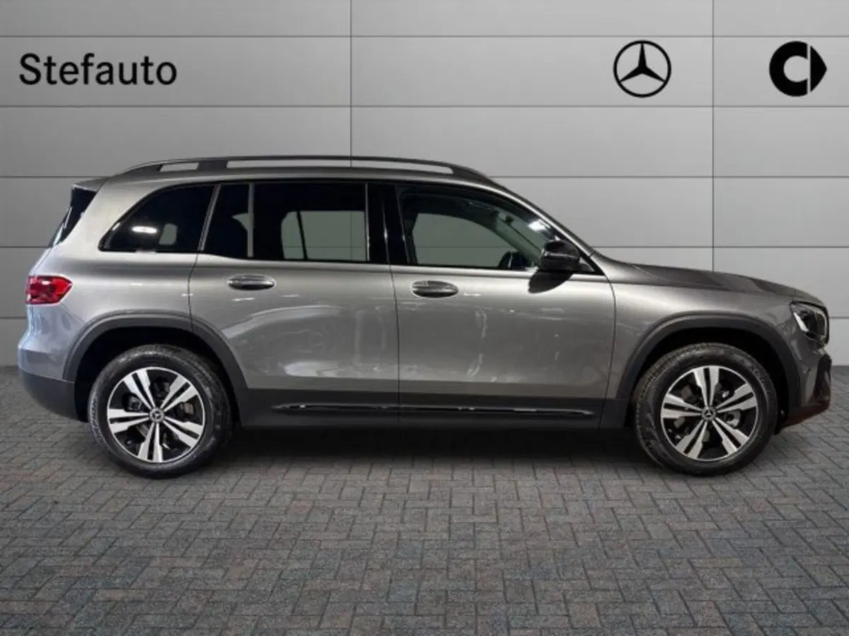 Mercedes-Benz GLB nuova a Bologna (2)