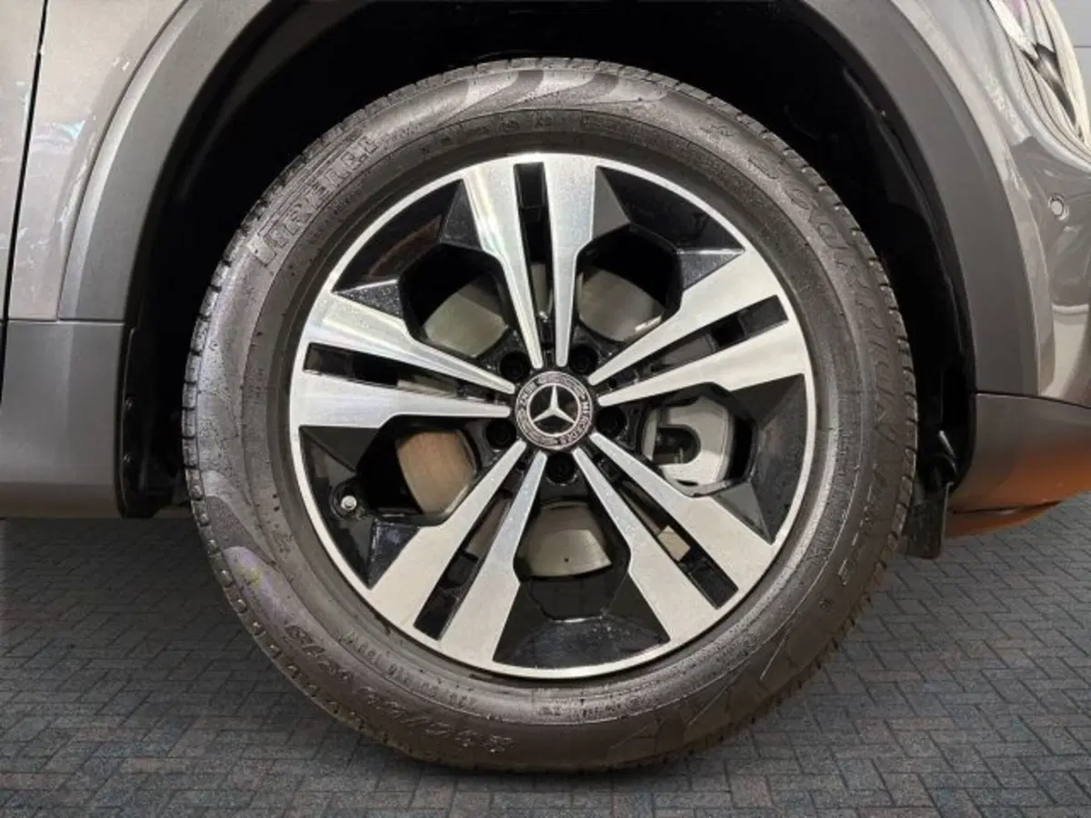 Mercedes-Benz GLB nuova a Bologna (8)