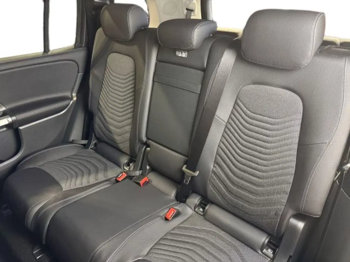 Mercedes-Benz GLB nuova a Bologna (9)