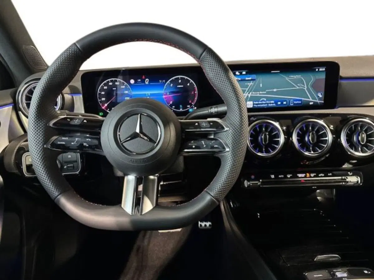 Mercedes-Benz Classe A nuova a Bologna (14)