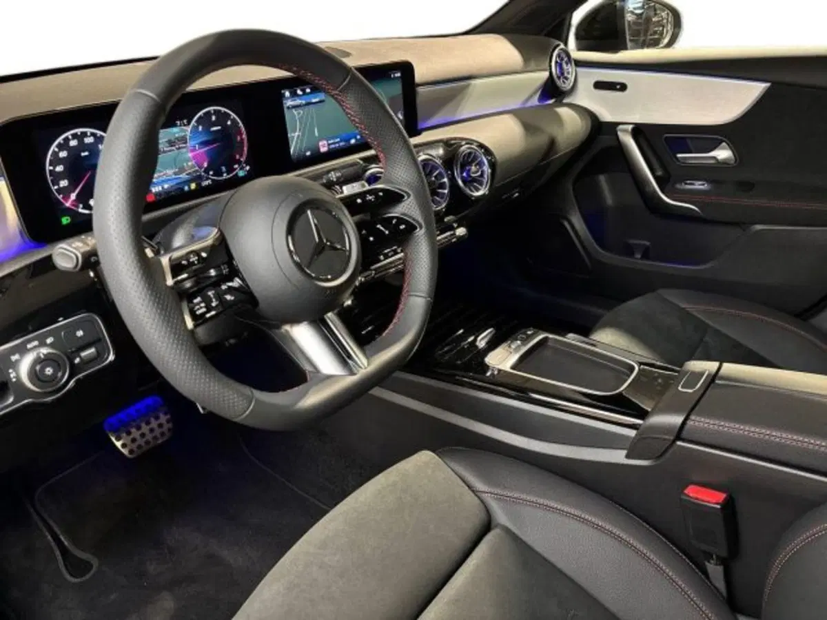 Mercedes-Benz Classe A nuova a Bologna (11)
