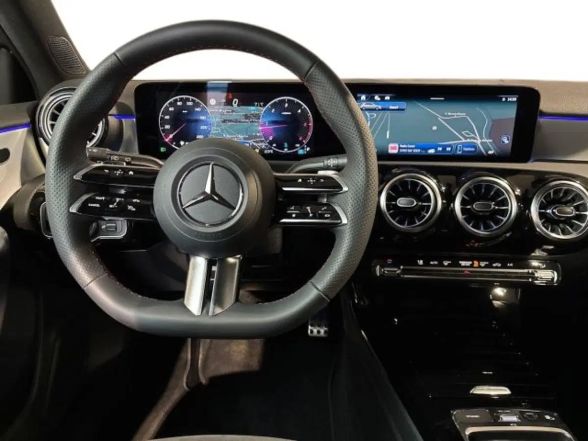 Mercedes-Benz Classe A nuova a Bologna (14)