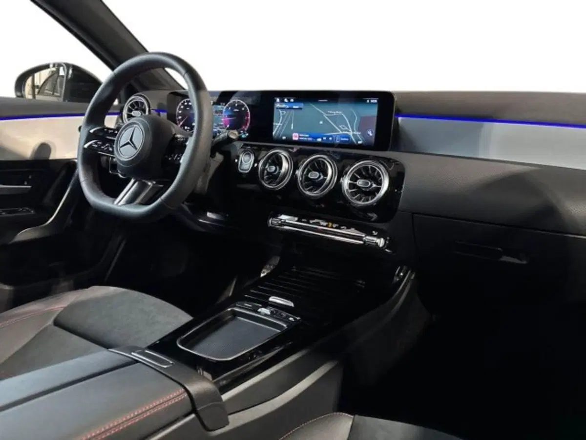 Mercedes-Benz Classe A nuova a Bologna (15)