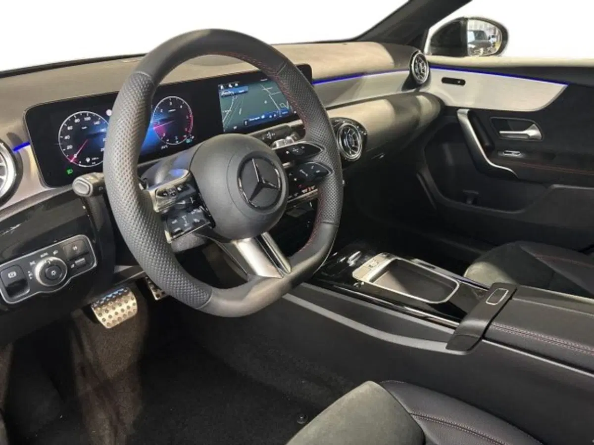Mercedes-Benz Classe A nuova a Bologna (11)