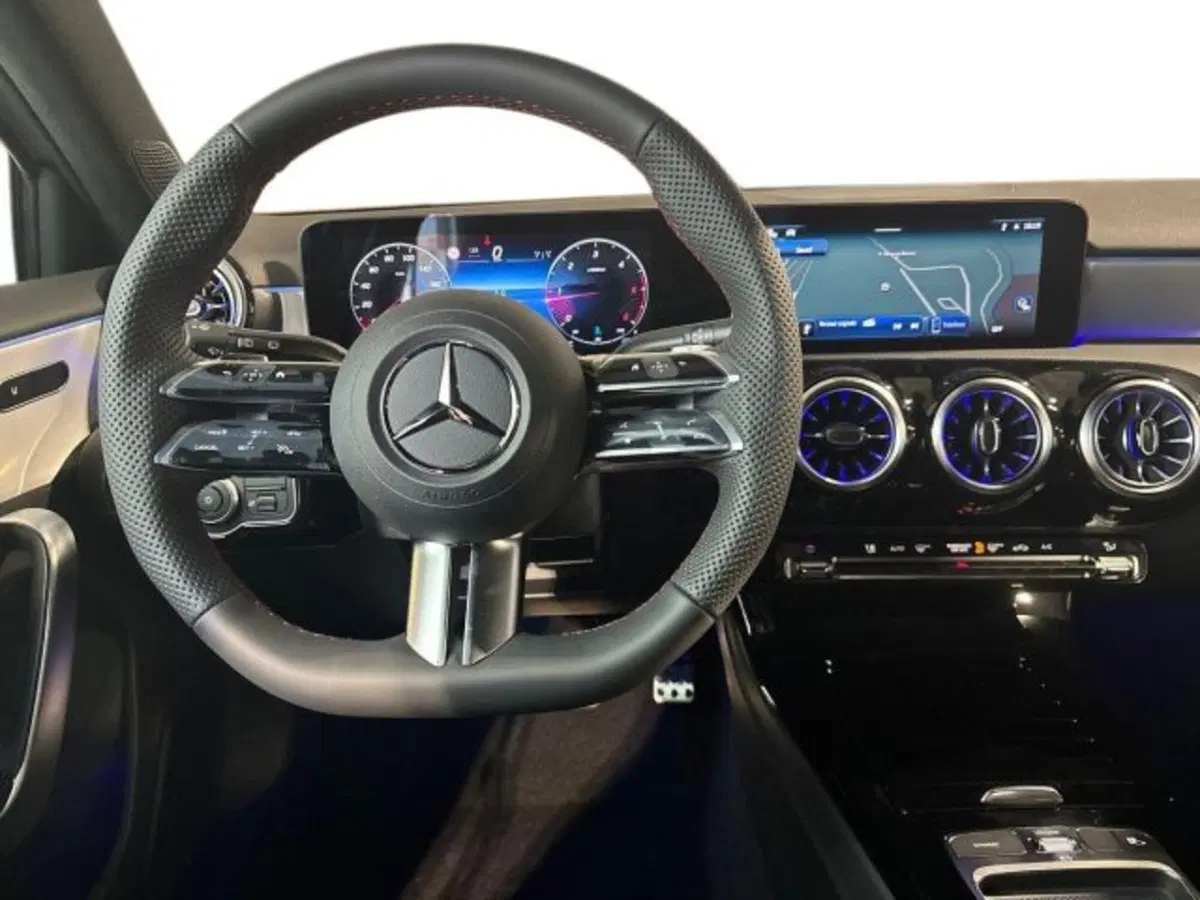 Mercedes-Benz Classe A nuova a Bologna (14)