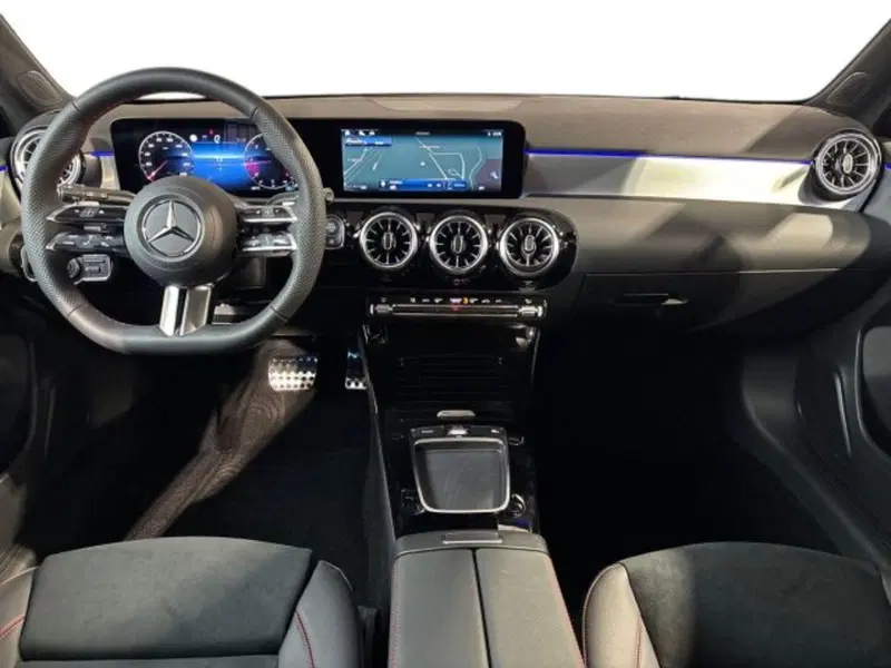 Mercedes-Benz Classe A nuova a Bologna (3)